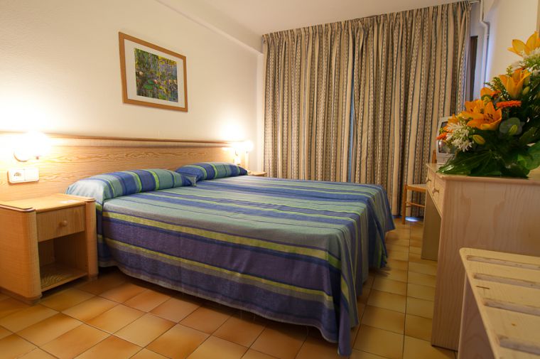 2 Sterne  Hotel El Puerto in Ibiza - Ansicht 2