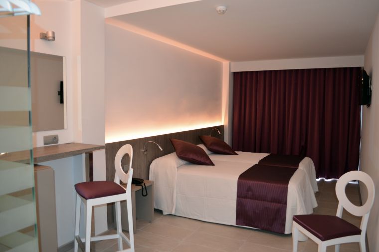 2 Sterne  Hotel El Puerto in Ibiza - Ansicht 3