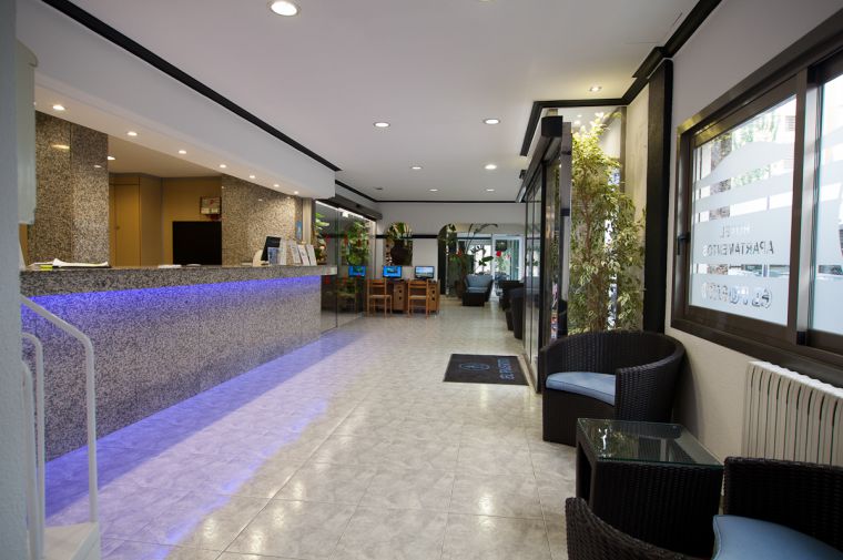 2 Sterne  Hotel El Puerto in Ibiza - Ansicht 4